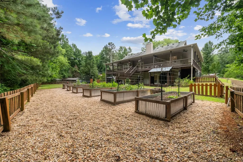 3352 R O Peach Road Columbia TN 38401