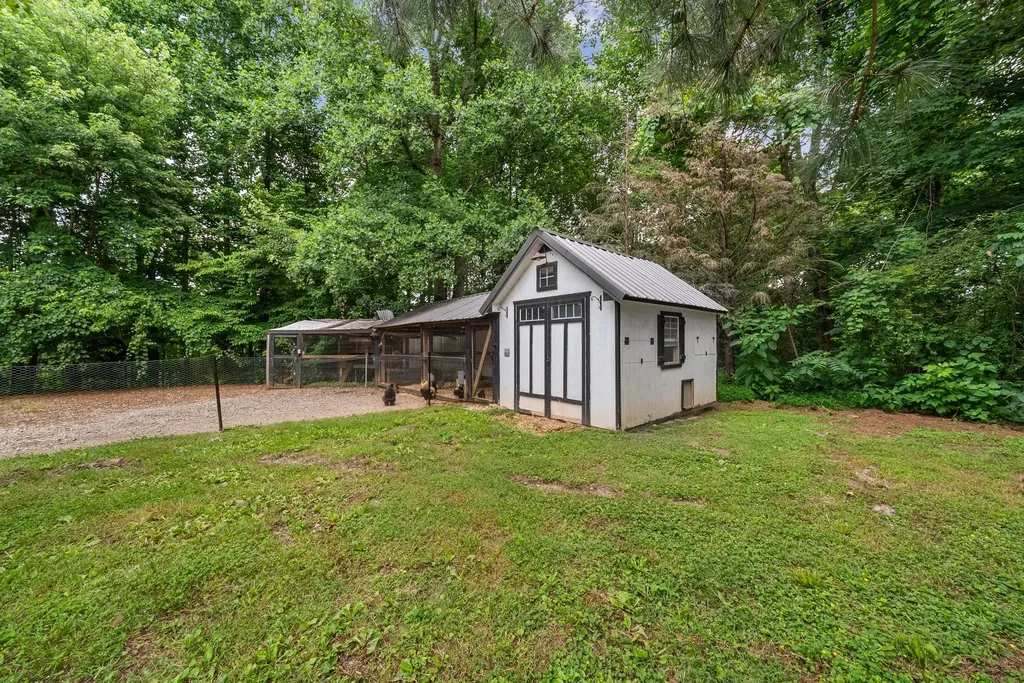 3352 R O Peach Road Columbia TN 38401