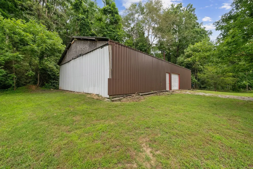 3352 R O Peach Road Columbia TN 38401