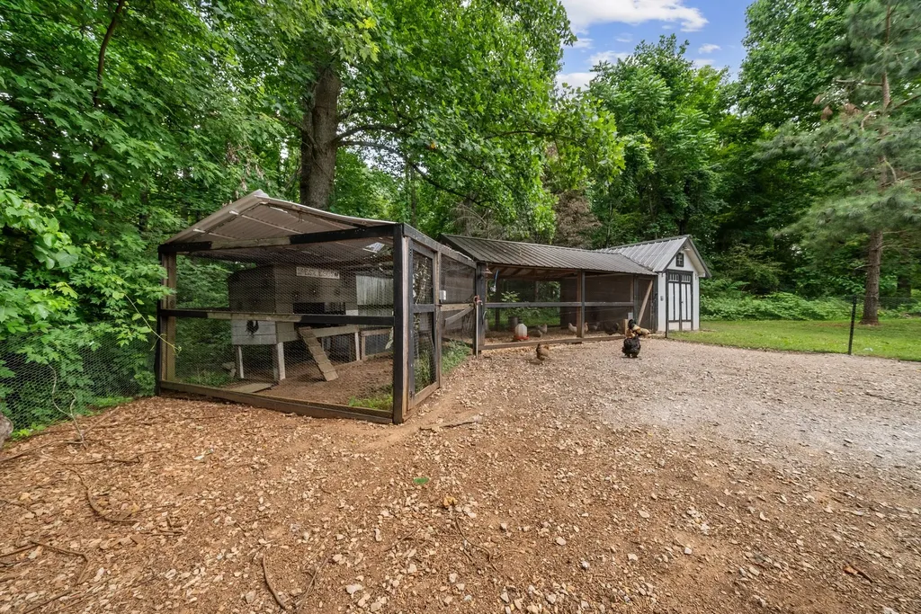 3352 R O Peach Road Columbia TN 38401