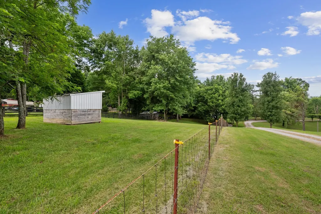3352 R O Peach Road Columbia TN 38401