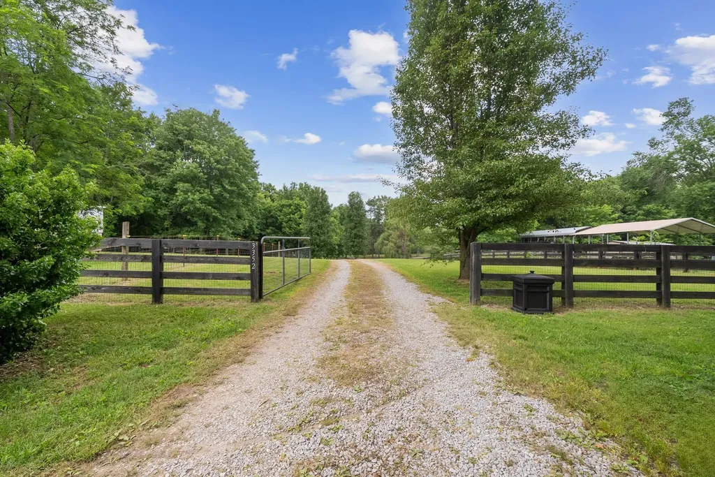 3352 R O Peach Road Columbia TN 38401