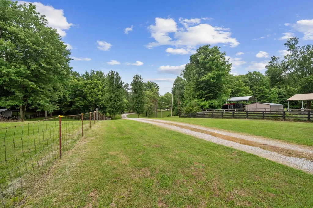 3352 R O Peach Road Columbia TN 38401