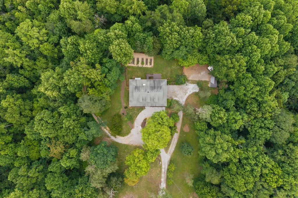 3352 R O Peach Road Columbia TN 38401