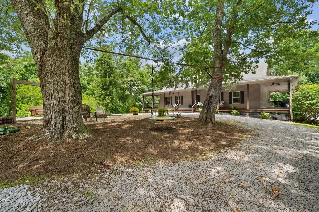 3352 R O Peach Road Columbia TN 38401