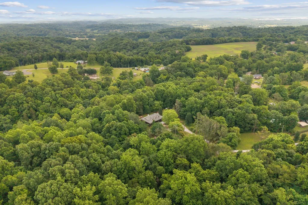 3352 R O Peach Road Columbia TN 38401