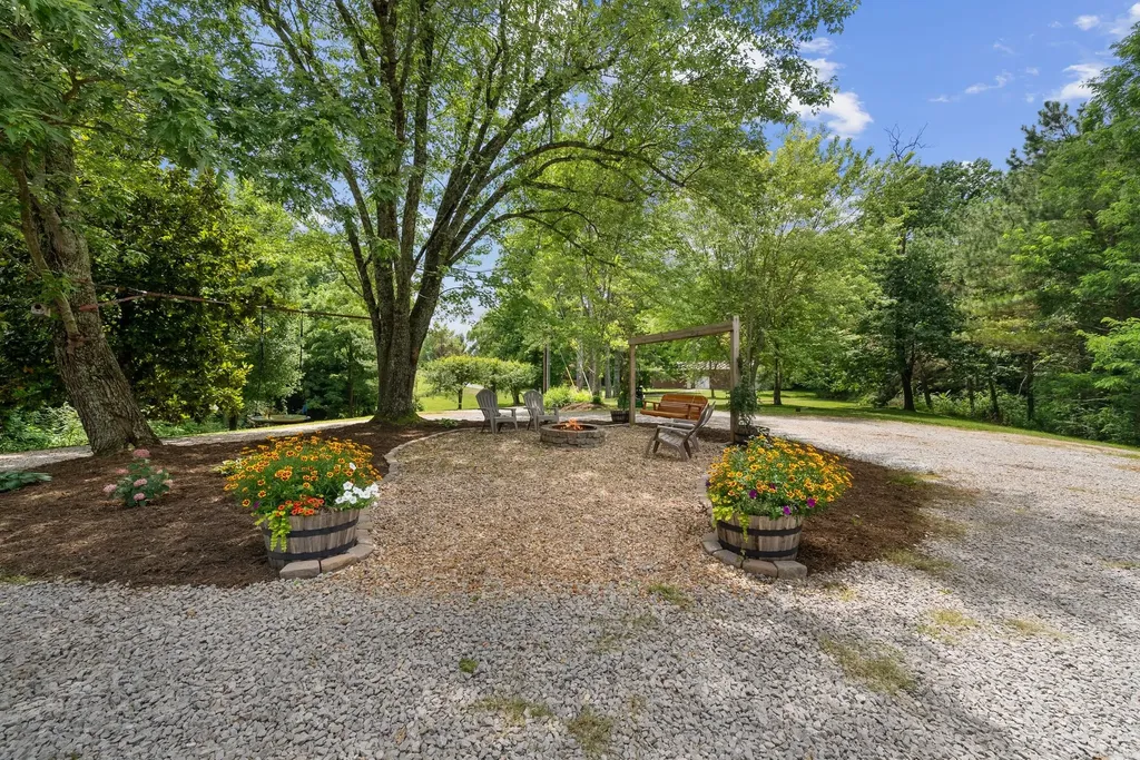 3352 R O Peach Road Columbia TN 38401