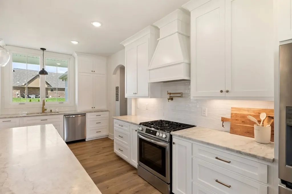 134 Hurst Drive Leoma TN 38468
