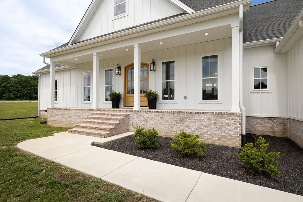 134 Hurst Drive Leoma TN 38468