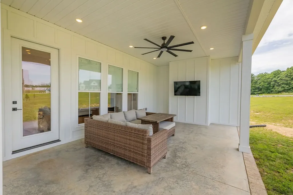 134 Hurst Drive Leoma TN 38468