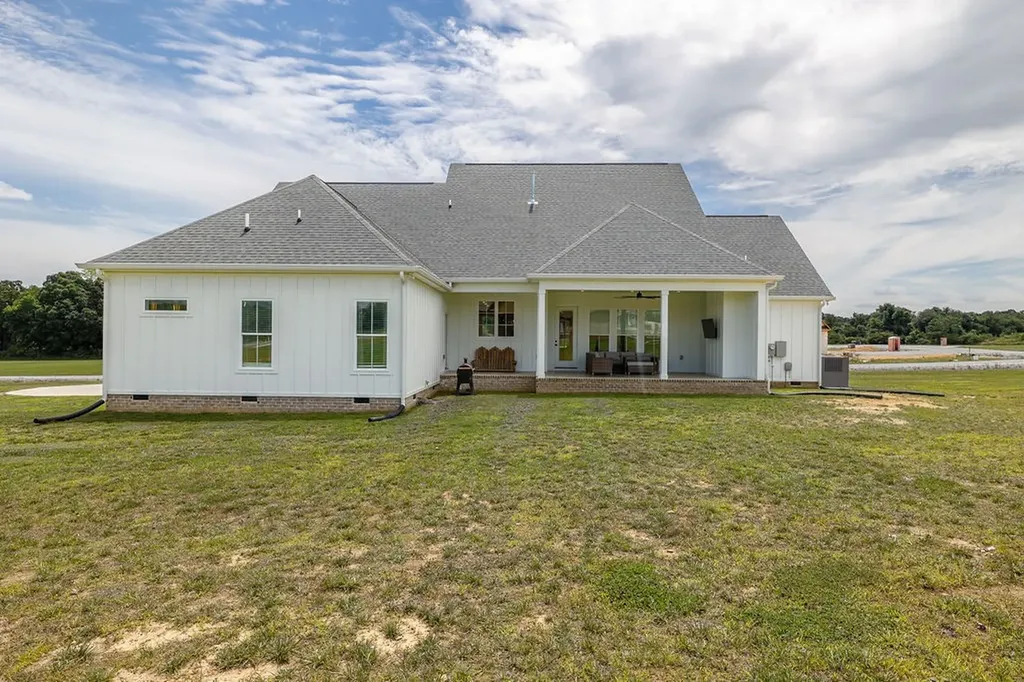 134 Hurst Drive Leoma TN 38468