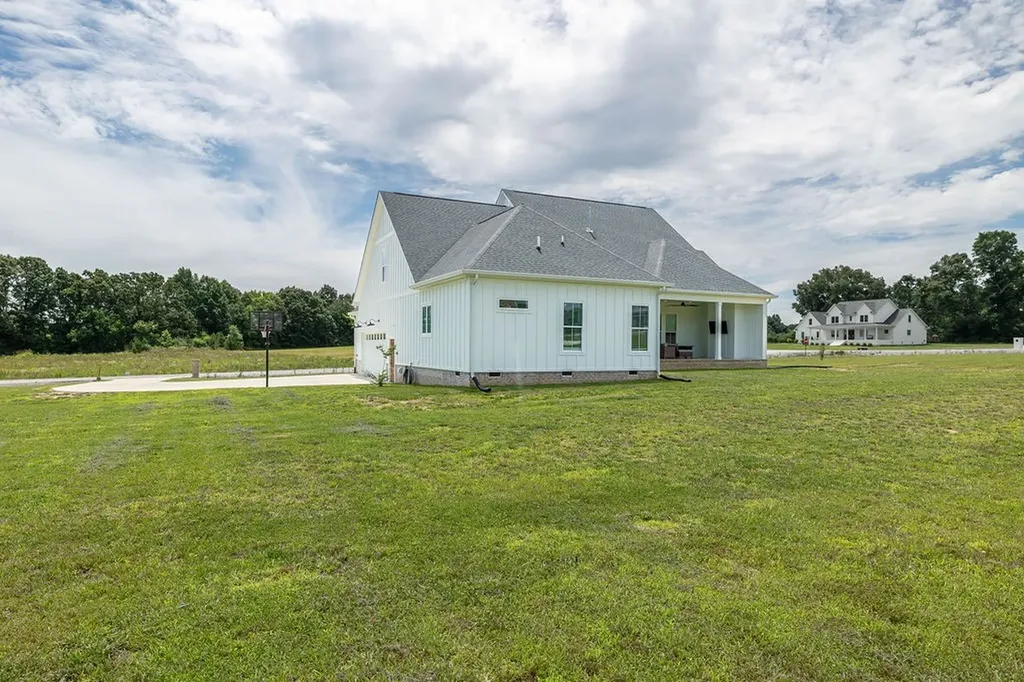 134 Hurst Drive Leoma TN 38468