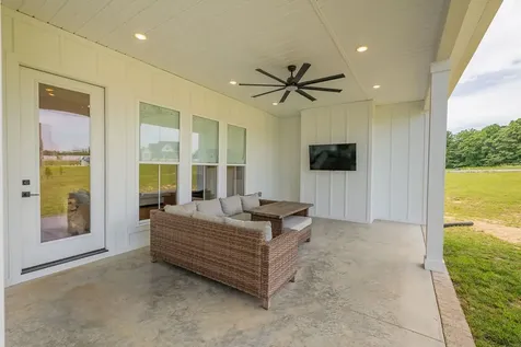 134 Hurst Drive Leoma TN 38468