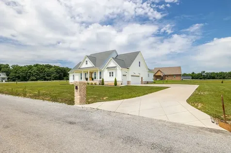134 Hurst Drive Leoma TN 38468