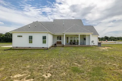 134 Hurst Drive Leoma TN 38468