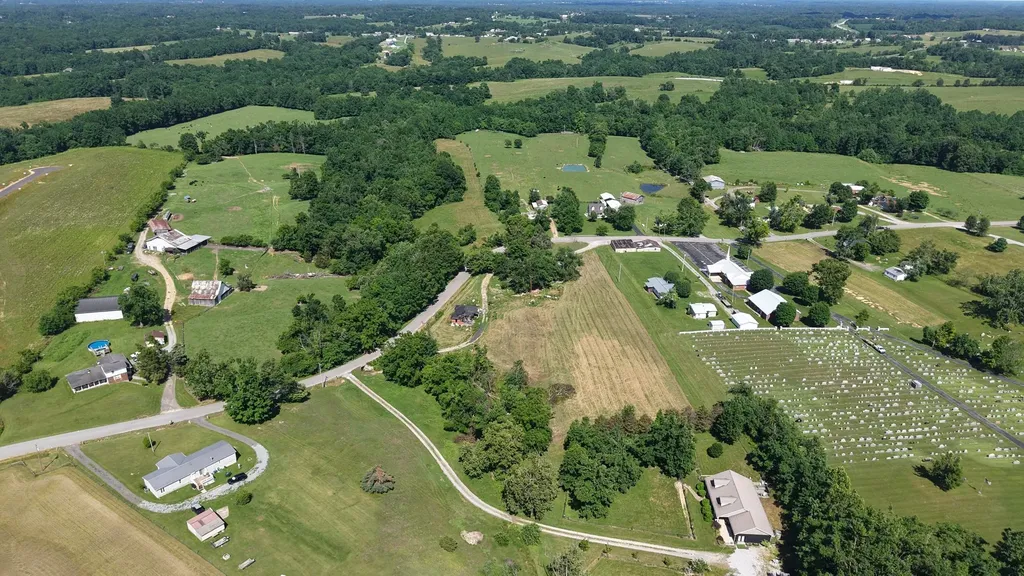 8465 Old Highway 52 Westmoreland TN 37186