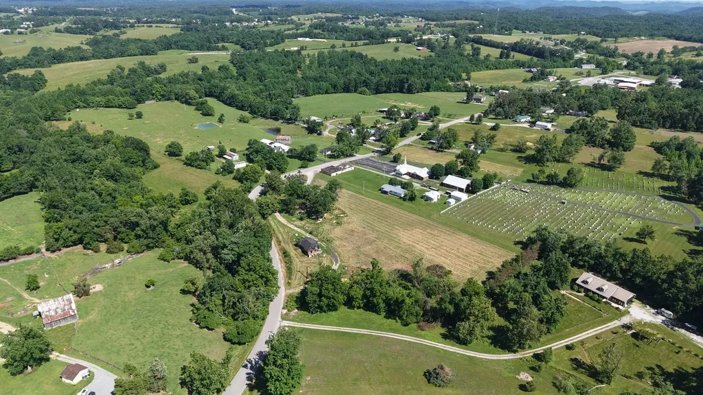 8465 Old Highway 52 Westmoreland TN 37186