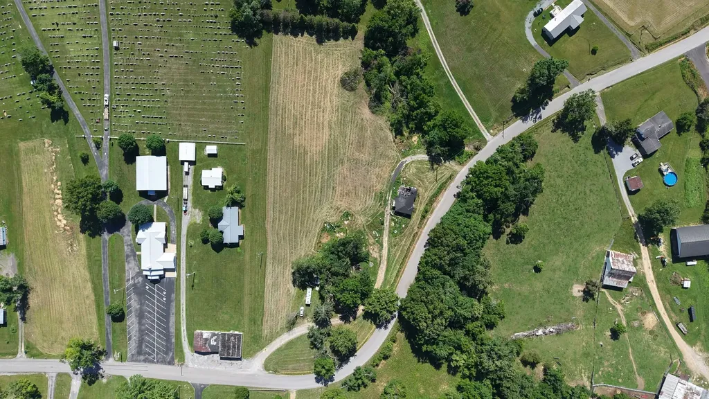 8465 Old Highway 52 Westmoreland TN 37186