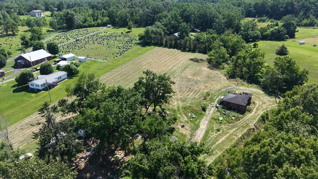 8465 Old Highway 52 Westmoreland TN 37186
