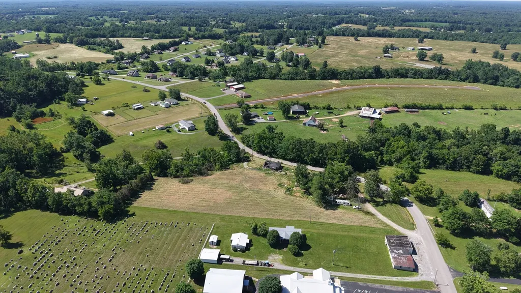 8465 Old Highway 52 Westmoreland TN 37186