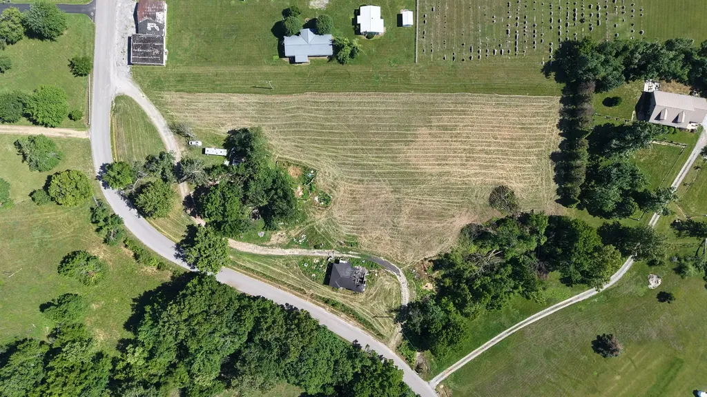 1 Old Highway 52 Westmoreland TN 37186