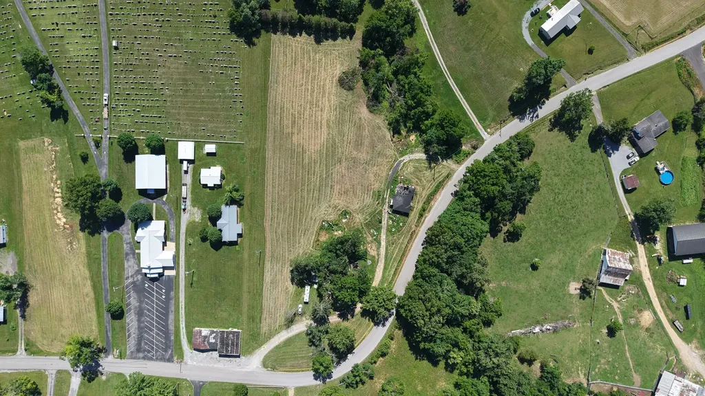 1 Old Highway 52 Westmoreland TN 37186