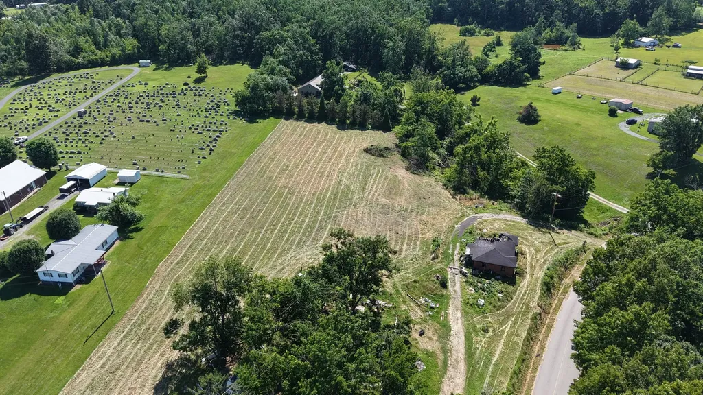 1 Old Highway 52 Westmoreland TN 37186