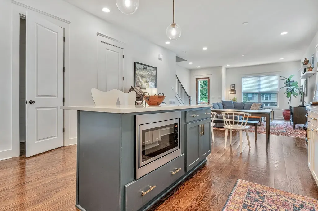 1510B 10th Ave, N Nashville TN 37208