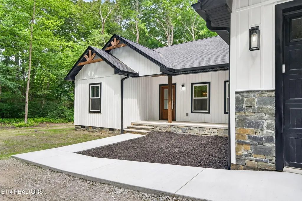 301 Hilltop Drive Crossville TN 38555