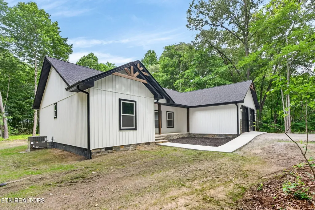 301 Hilltop Drive Crossville TN 38555