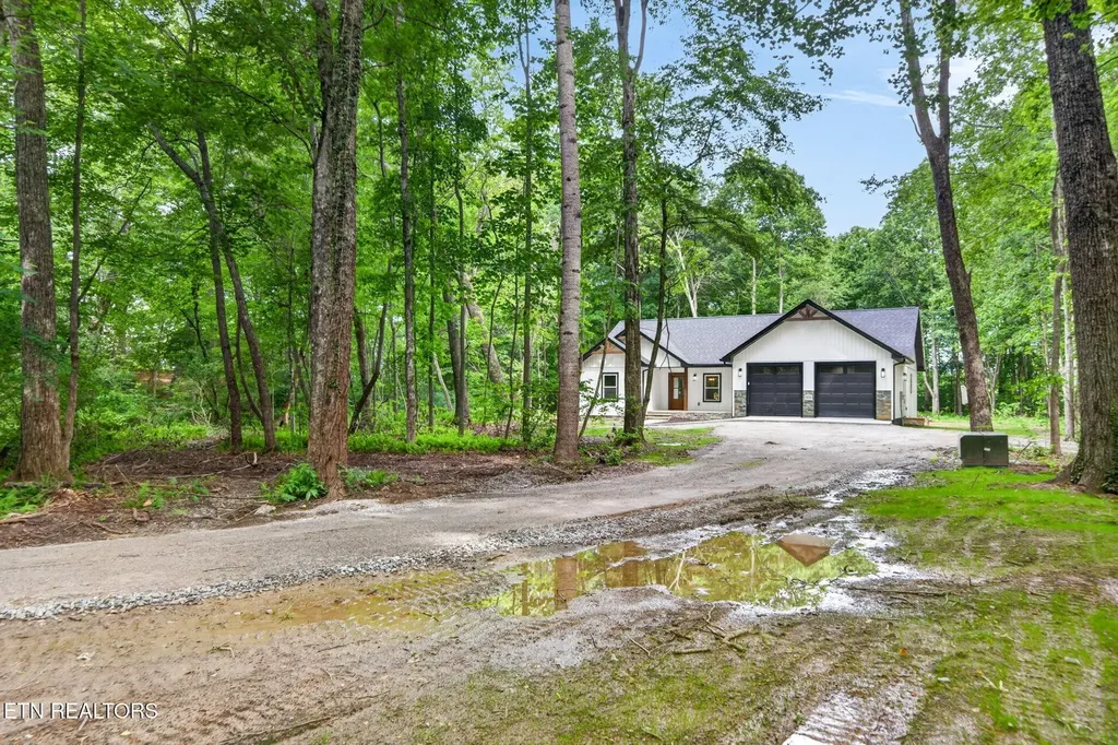 301 Hilltop Drive Crossville TN 38555
