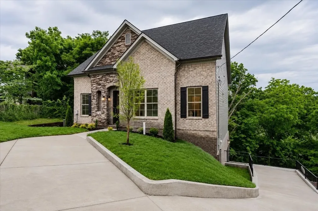 701 Harpeth Knoll Court Nashville TN 37221