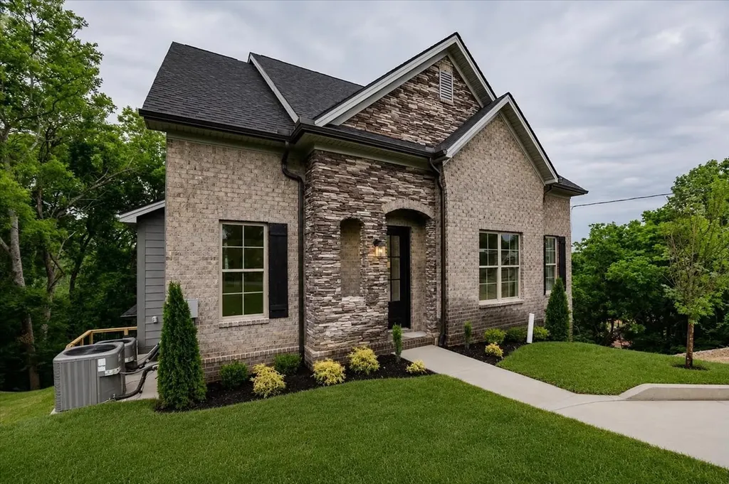 701 Harpeth Knoll Court Nashville TN 37221