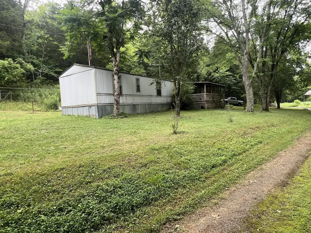 32 Patterson Lane Pleasant Shade TN 37145