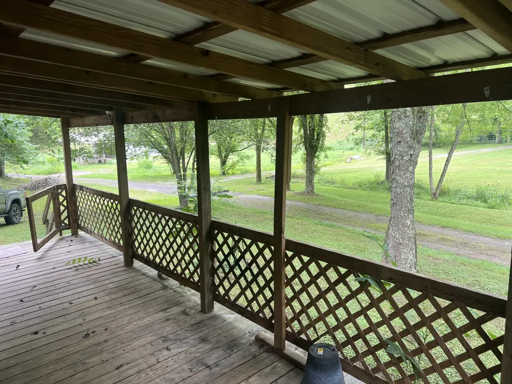 32 Patterson Lane Pleasant Shade TN 37145