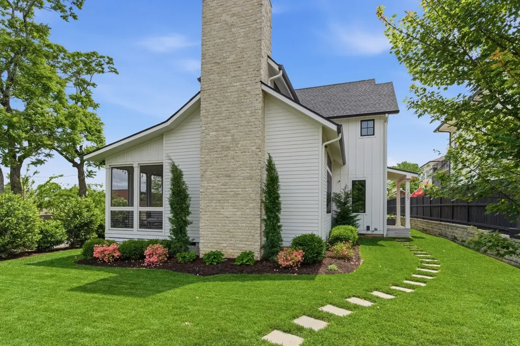 1207 Sweetbriar Avenue Nashville TN 37212