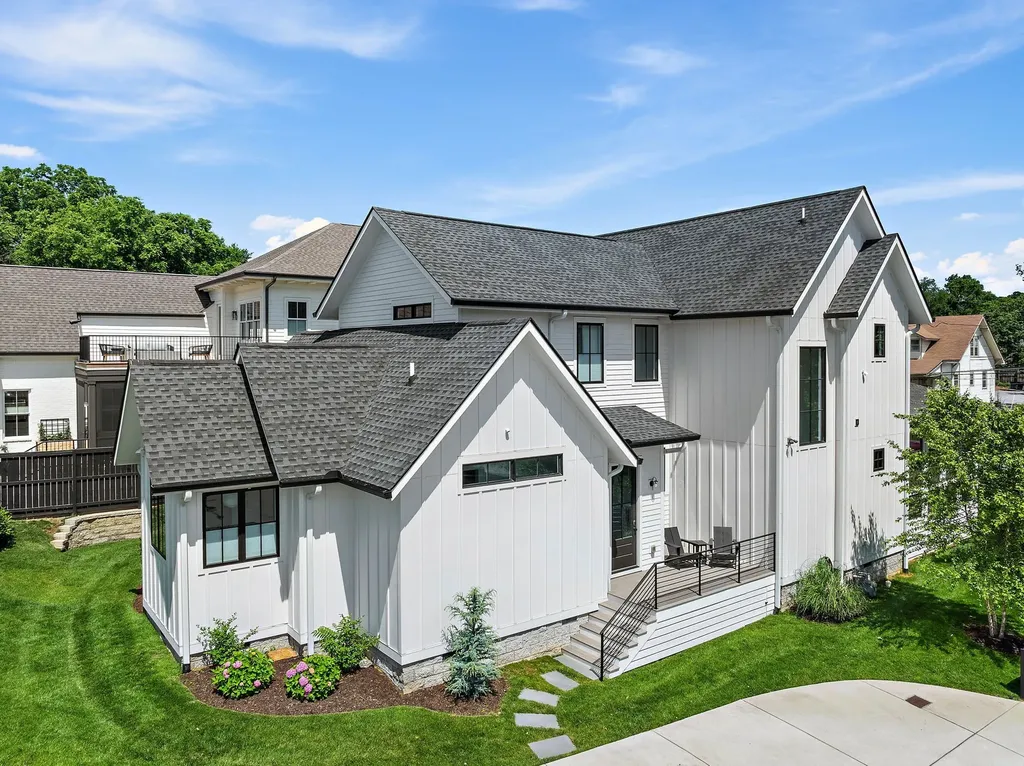 1207 Sweetbriar Avenue Nashville TN 37212