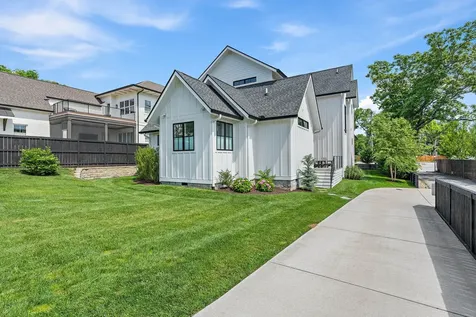1207 Sweetbriar Avenue Nashville TN 37212