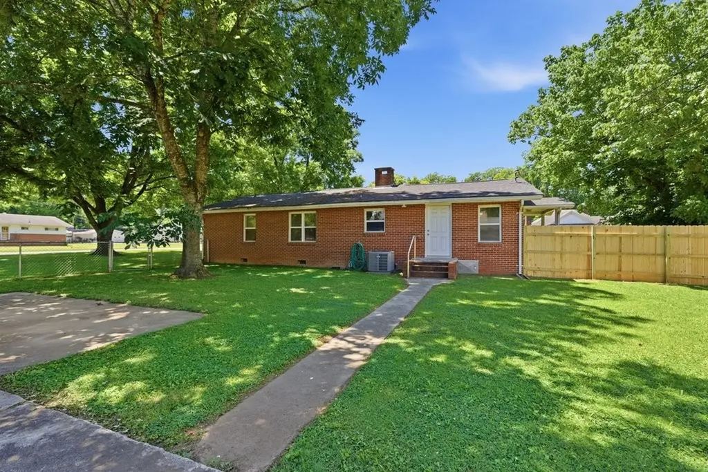 1819 Hamilton Avenue South Pittsburg TN 37380