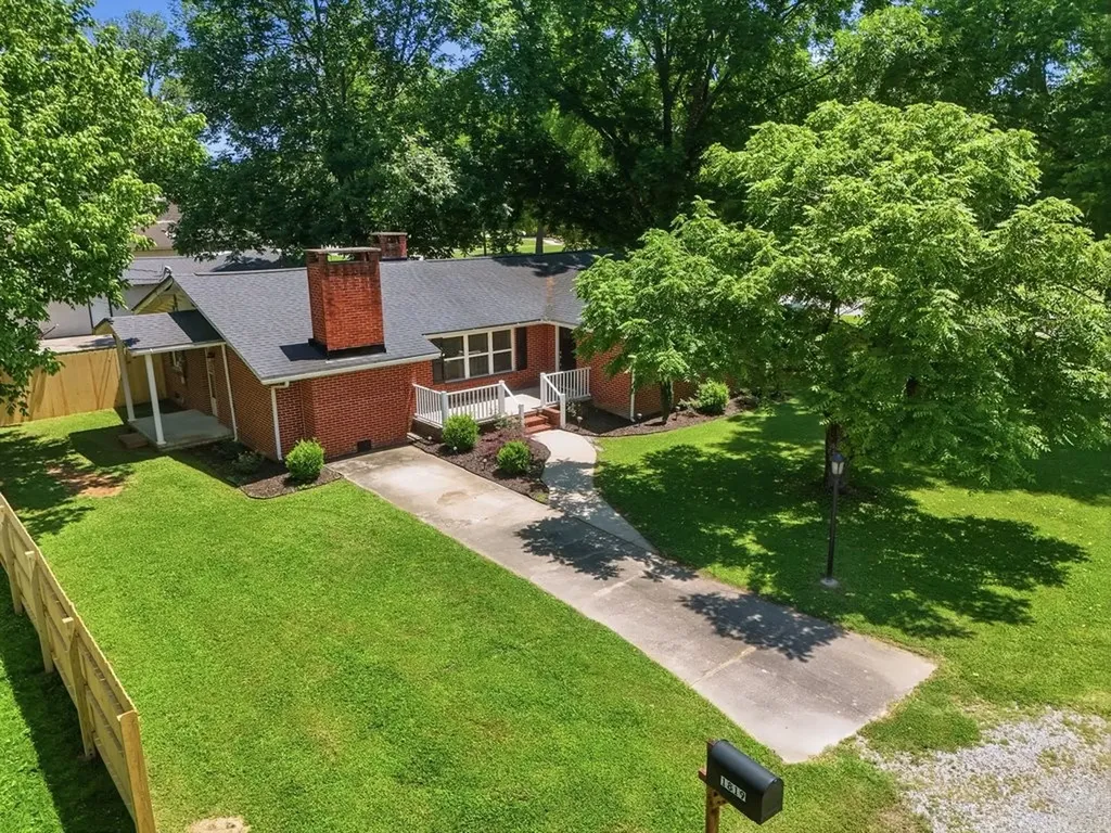 1819 Hamilton Avenue South Pittsburg TN 37380