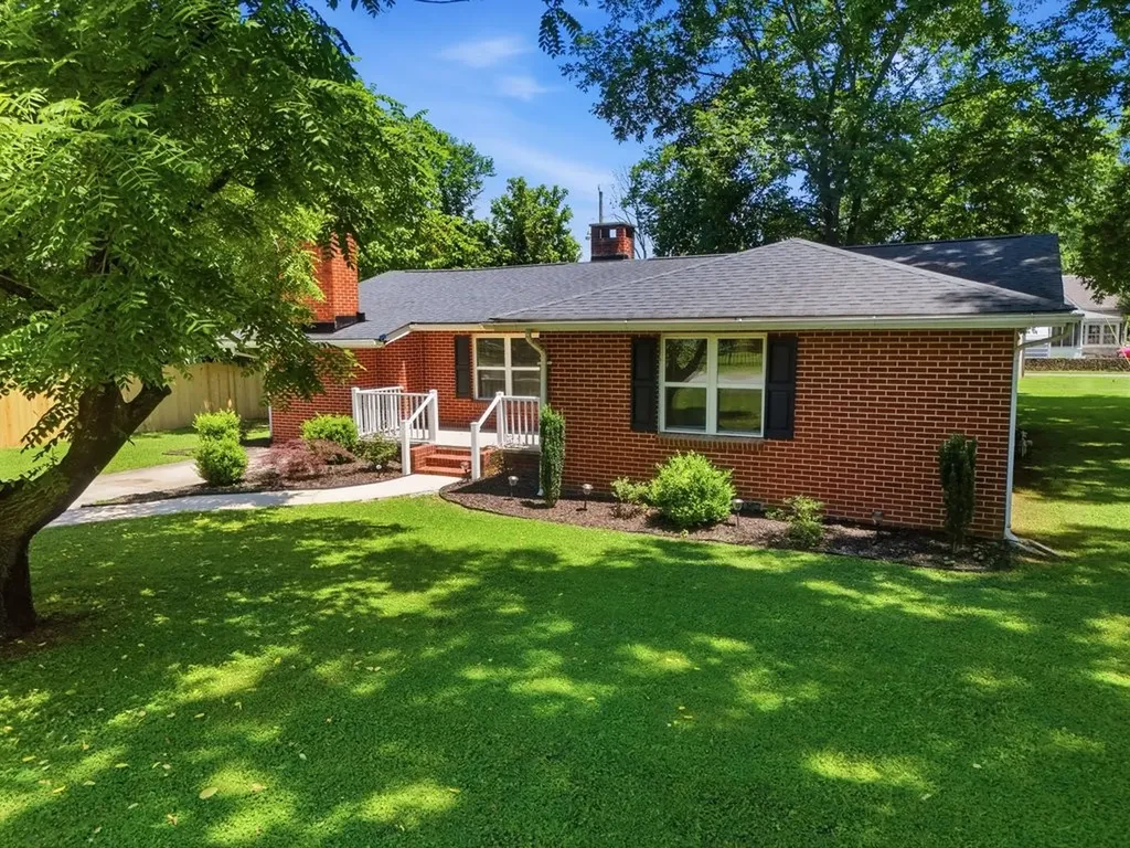 1819 Hamilton Avenue South Pittsburg TN 37380
