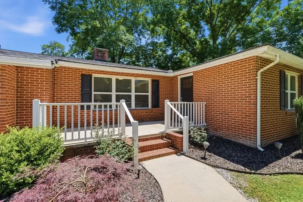 1819 Hamilton Avenue South Pittsburg TN 37380
