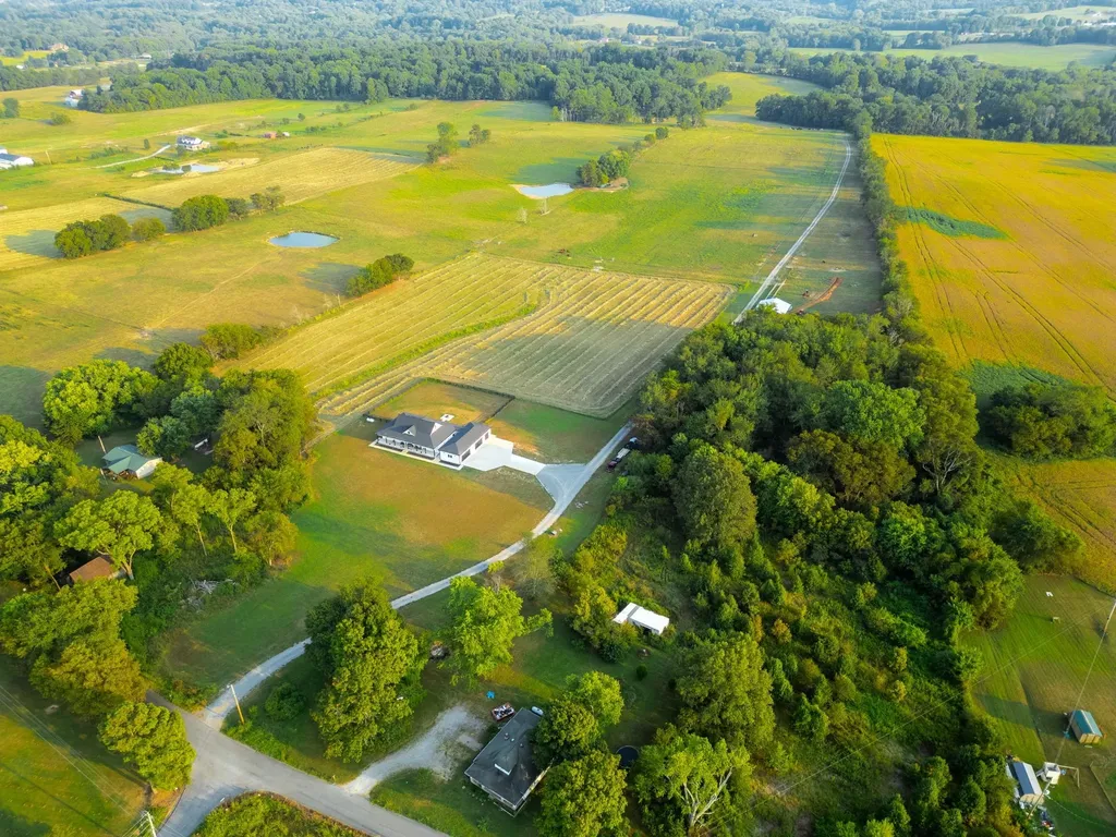1074 Pair Six Drive Springfield TN 37172