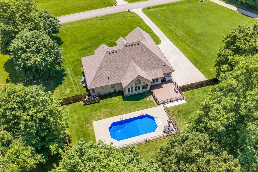 111 Bryton Court Burns TN 37029