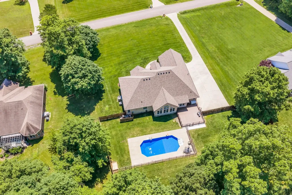 111 Bryton Court Burns TN 37029