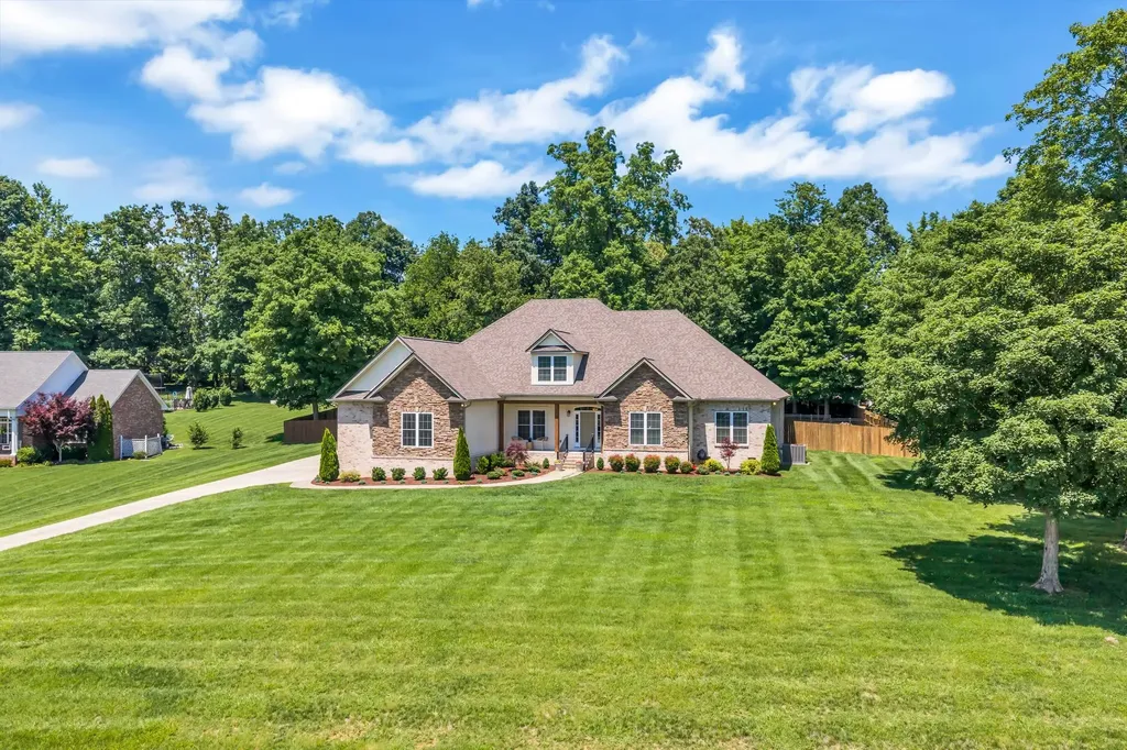 111 Bryton Court Burns TN 37029