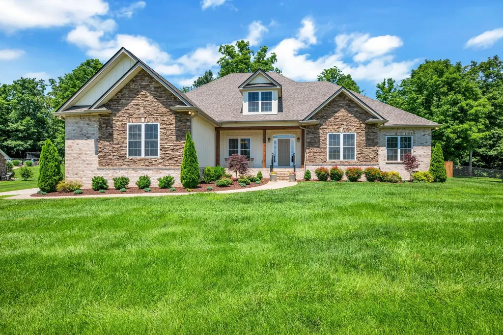 111 Bryton Court Burns TN 37029