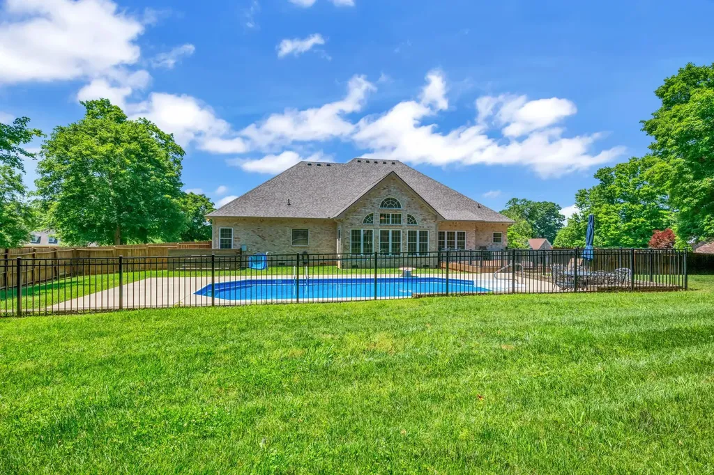 111 Bryton Court Burns TN 37029