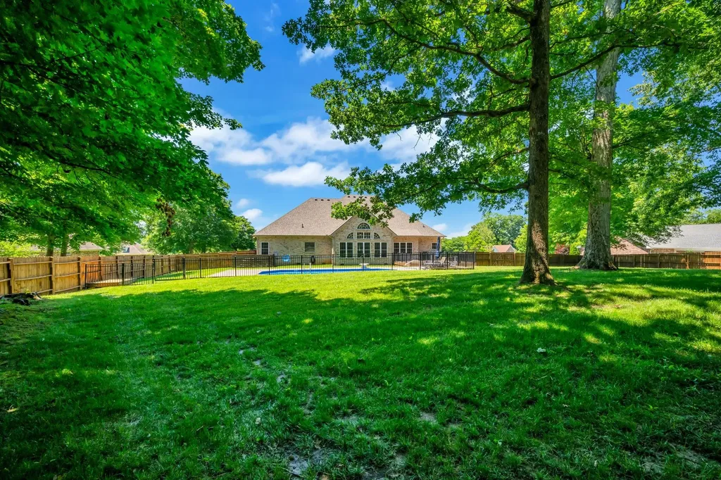 111 Bryton Court Burns TN 37029