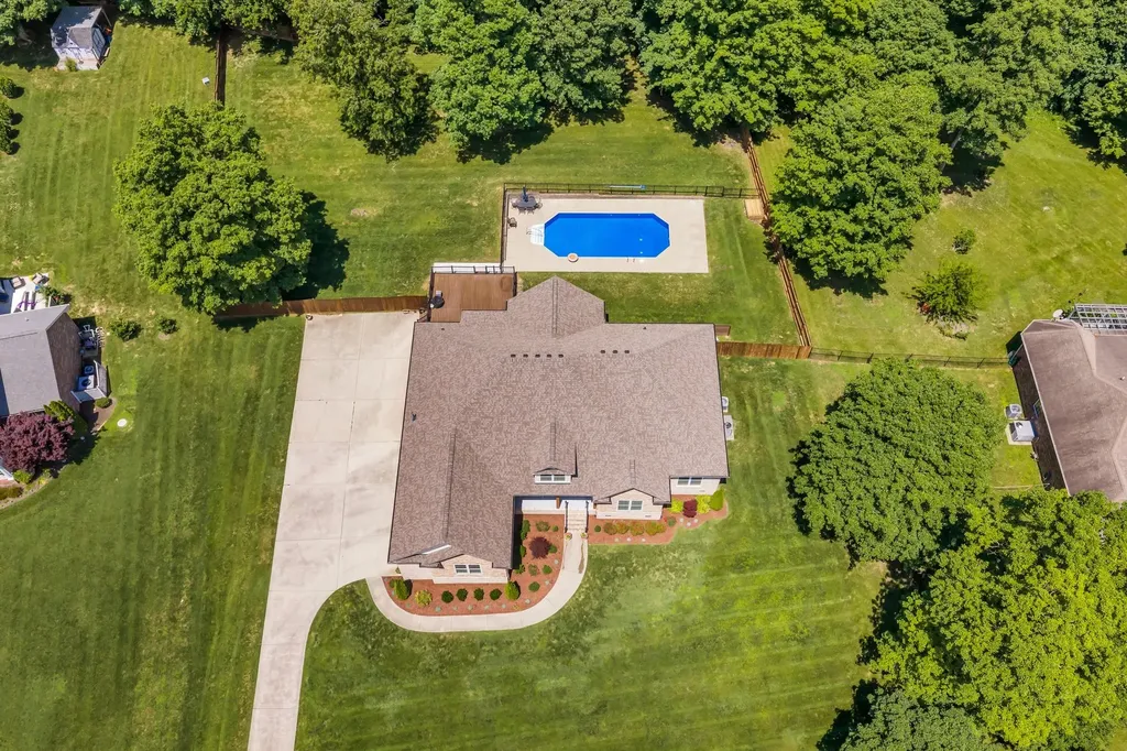 111 Bryton Court Burns TN 37029